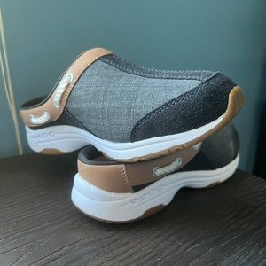 Easy Spirit Travelport 19 Mules